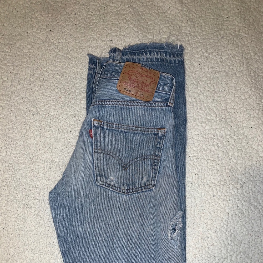 light wash vintage levi’s